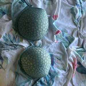 Victoria secret bra 36D never been worn